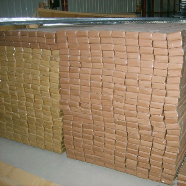 Durable Drywall Galvanized Corner Bead 0.4mm Thickness Diamond Mesh