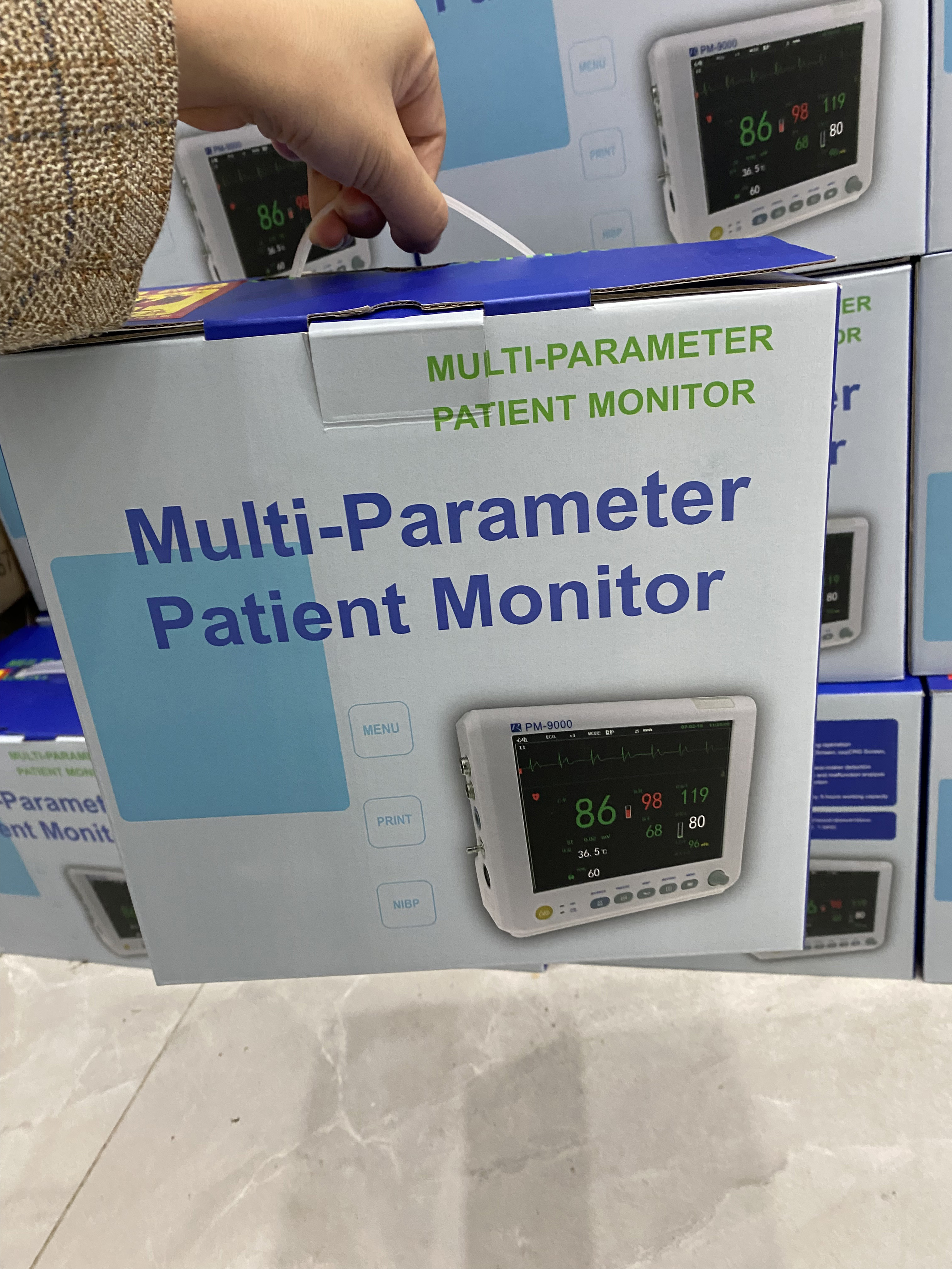 7 Inch Medical Vital Signs Monitor NIBP SPO2 6 Parameters Patient Monitor For Emergency