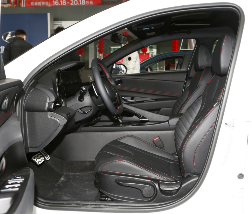 New or Used Hyundai Elantra 2022 240TGDi DCT LUX Compact Car 4 Door 5 seats Sedan hot sale