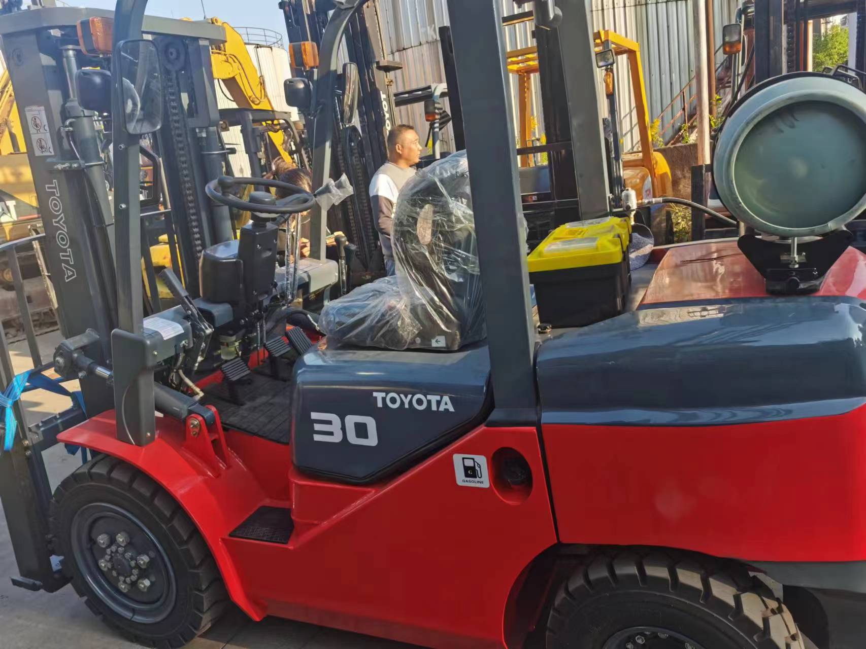 Chinese 2 2.5 3.0 3.5 Ton LPG/Gasoline Forklift Truck with Japan Engine Side Shift