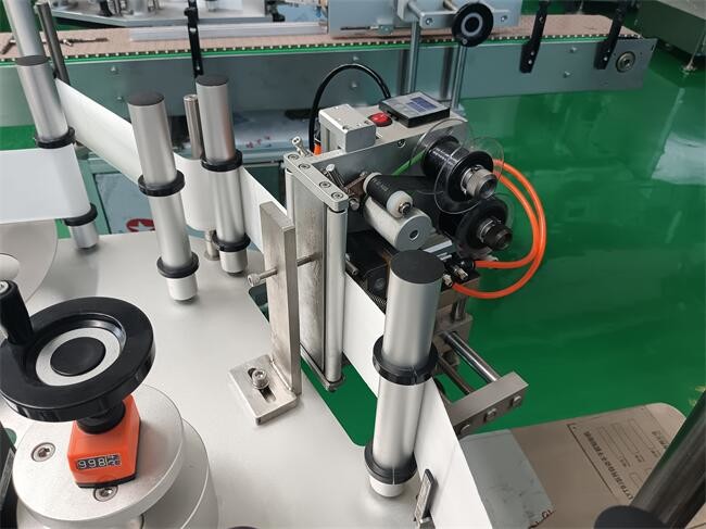 High Speed Pharma Labeling Machine For Small Round Bottles, Precise Labeling with Double Inspection Station
