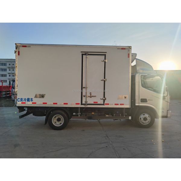 Foton 4x2 Small Refrigerator Truck Gasoline Fuel Type Cold Chain Transport Vehicle