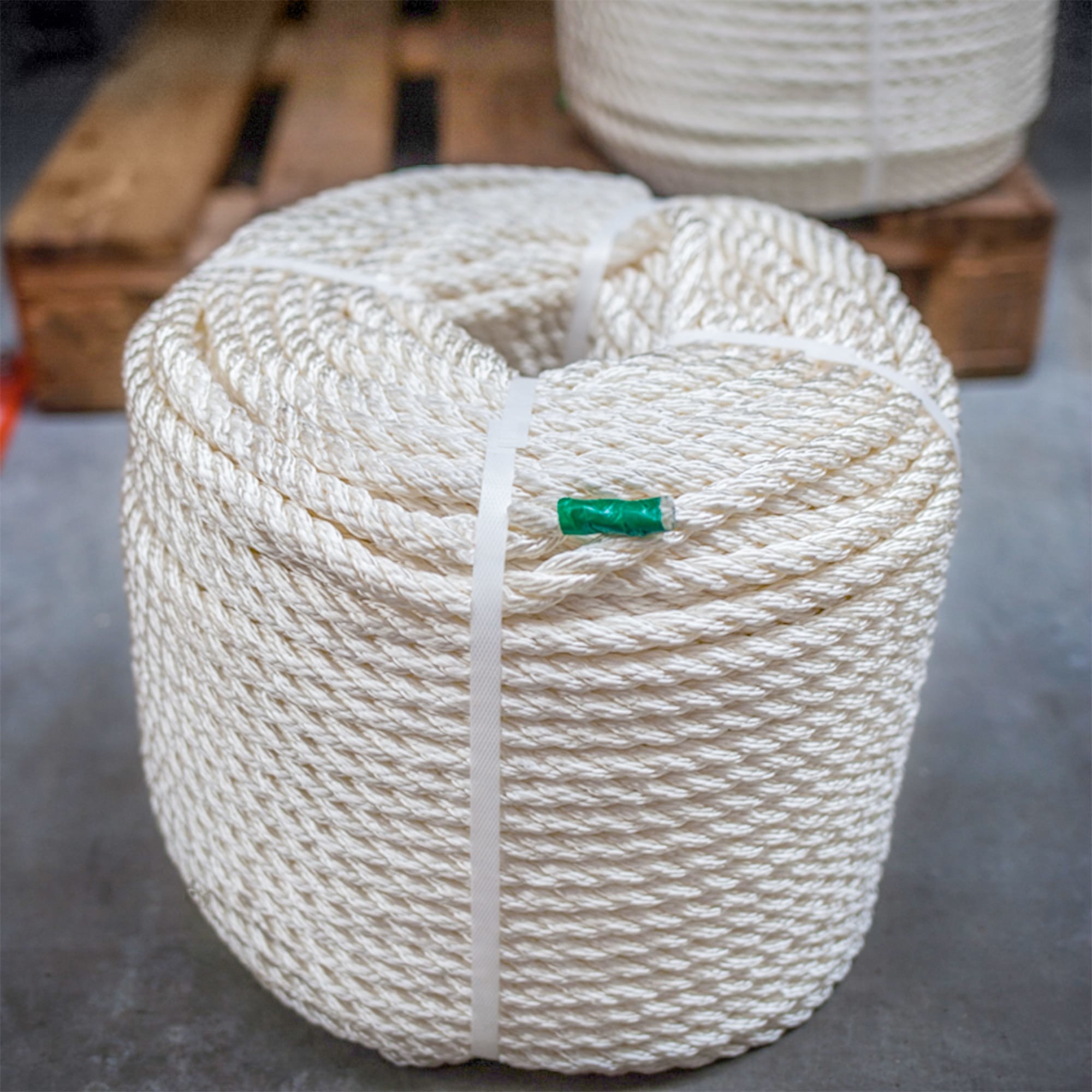 Durable 20mm 3 Strand Twisted Enduring Nylon Ropes For Mooring/Rescue/Towing Sold By Metre For The European Market