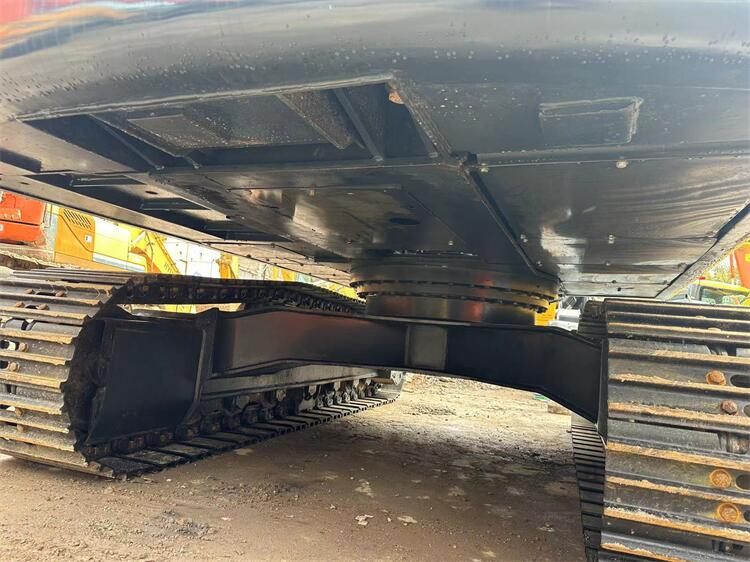 Hyundai 220 Excavator 1.05m3 Bucket Capacity 963 Working Hours Used from South Korea