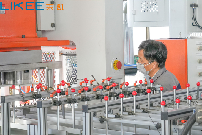 Electrical Automatic Aluminum Foil Tray Making Machine For High Productivity Production Line