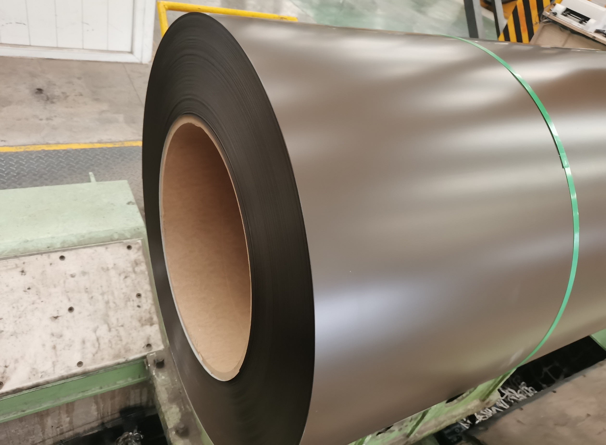 0.45mm 1200mm AZ150 PPGL Pre Finished Color Steel Coils Brown S320GD For Roof Cladding