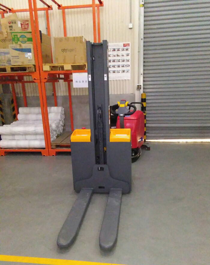 Walkie Electric Warehouse Forklift , Single Column Lifting Material Handling Forklift