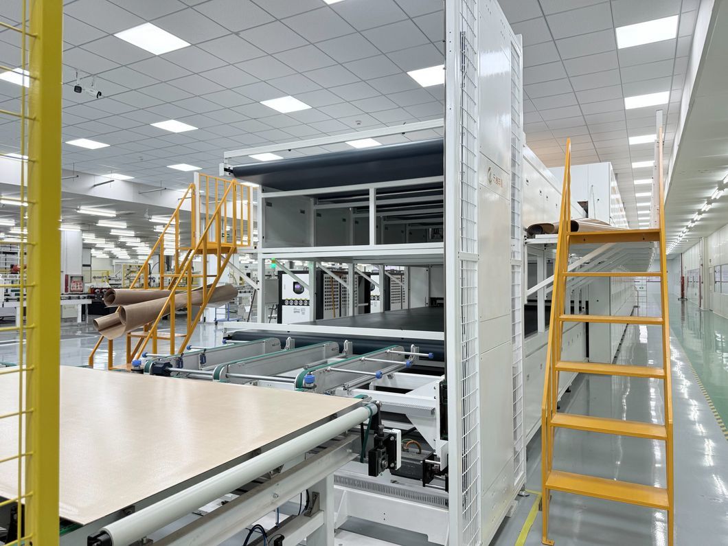Factory in China Industrial One Step Install Roll Flute Paper Thermal Film Sheet Hot Press Dry Solar Module Production Line Laminating Machine