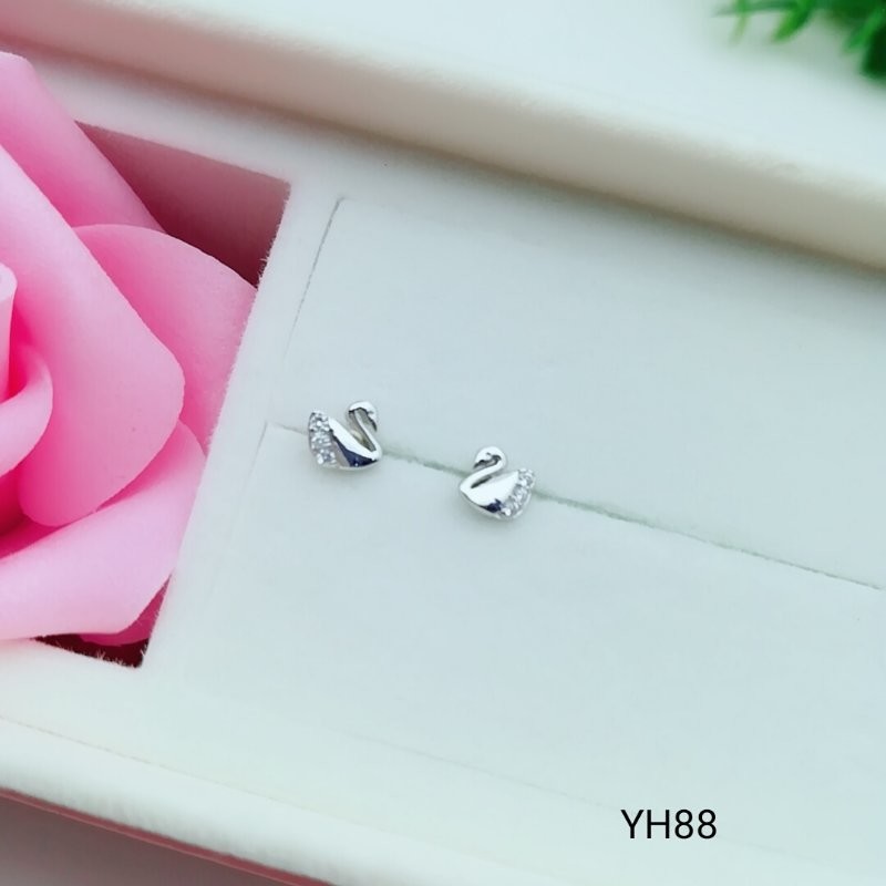2018 New Style stud earrings Beautiful Silver Earrings For Women YH106
