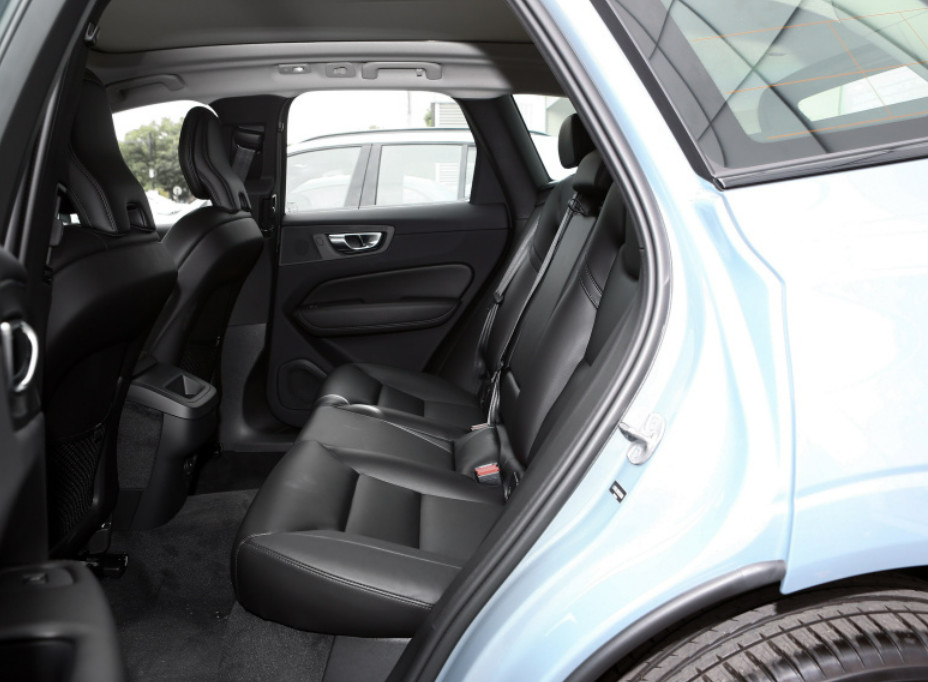 Volvo XC60 2023 B5 4WD Zhiyuan Luxury Version 5 Seats SUV Luxury New