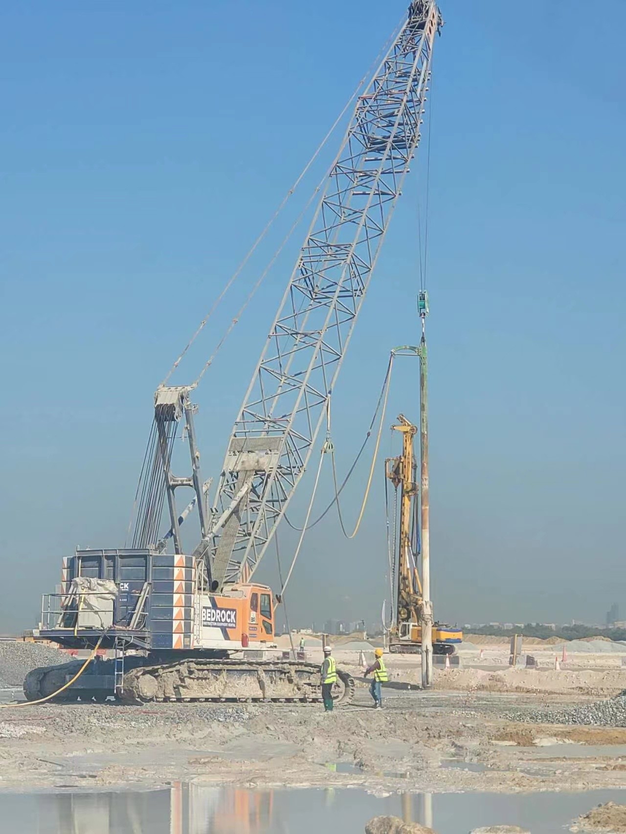 China 180 kW 426 mm vibroflot equipment pile driver for ground improvement applied in Middle East