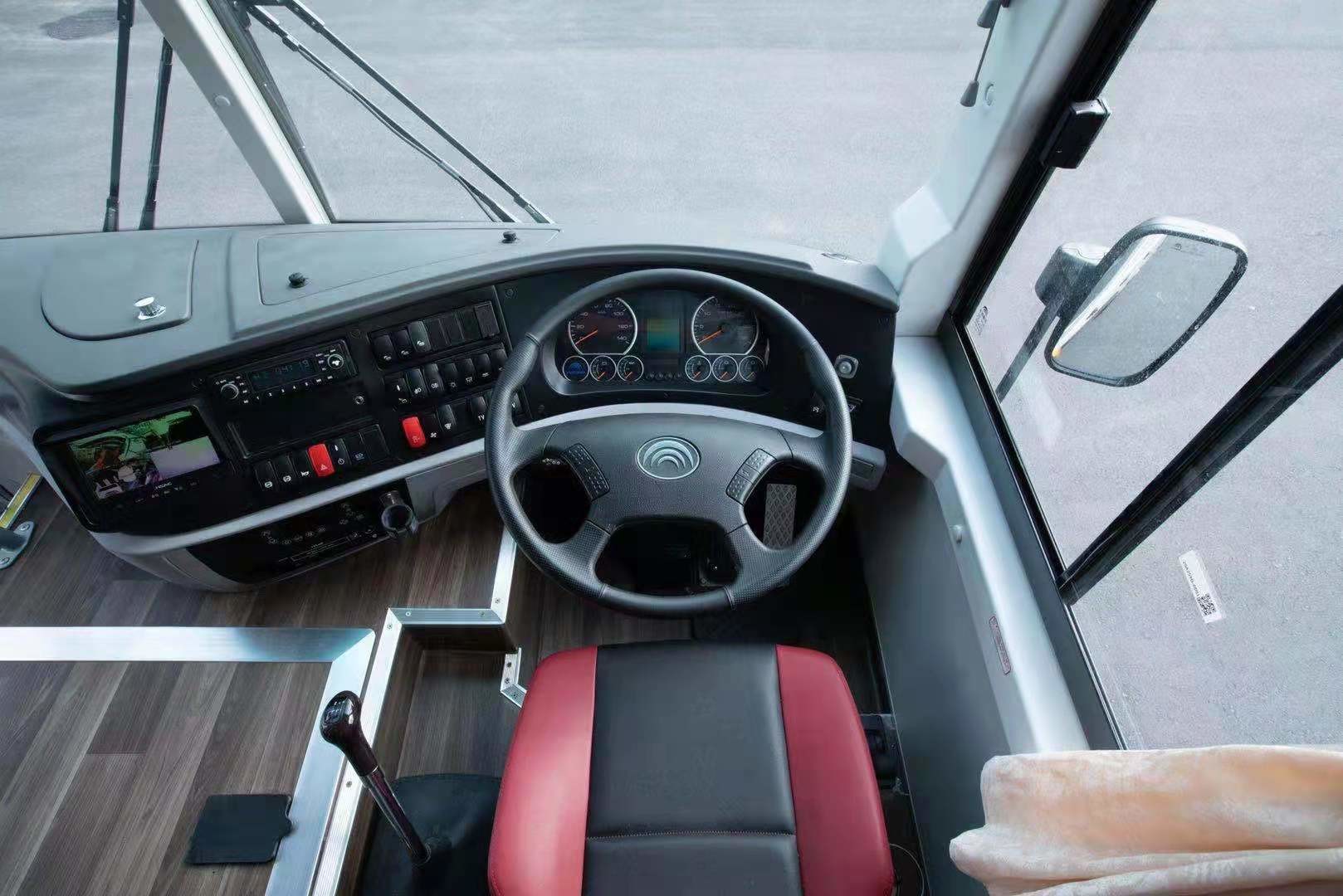 65 Seats Yutong ZK6126D New Bus New Coach Bus Steering RHD Diesel Engines Double Rear Axle New Bus