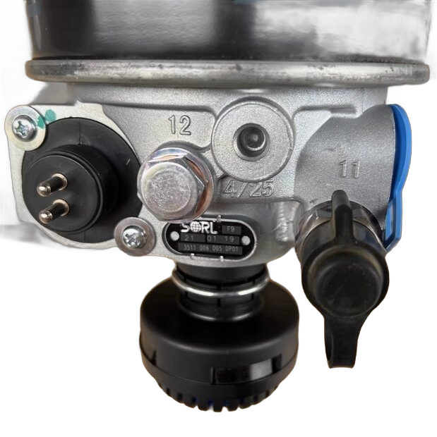 Premium Air Dryer Assembly With Six Circuit Protection Valve 35110071340 For Golden Dragon Buses