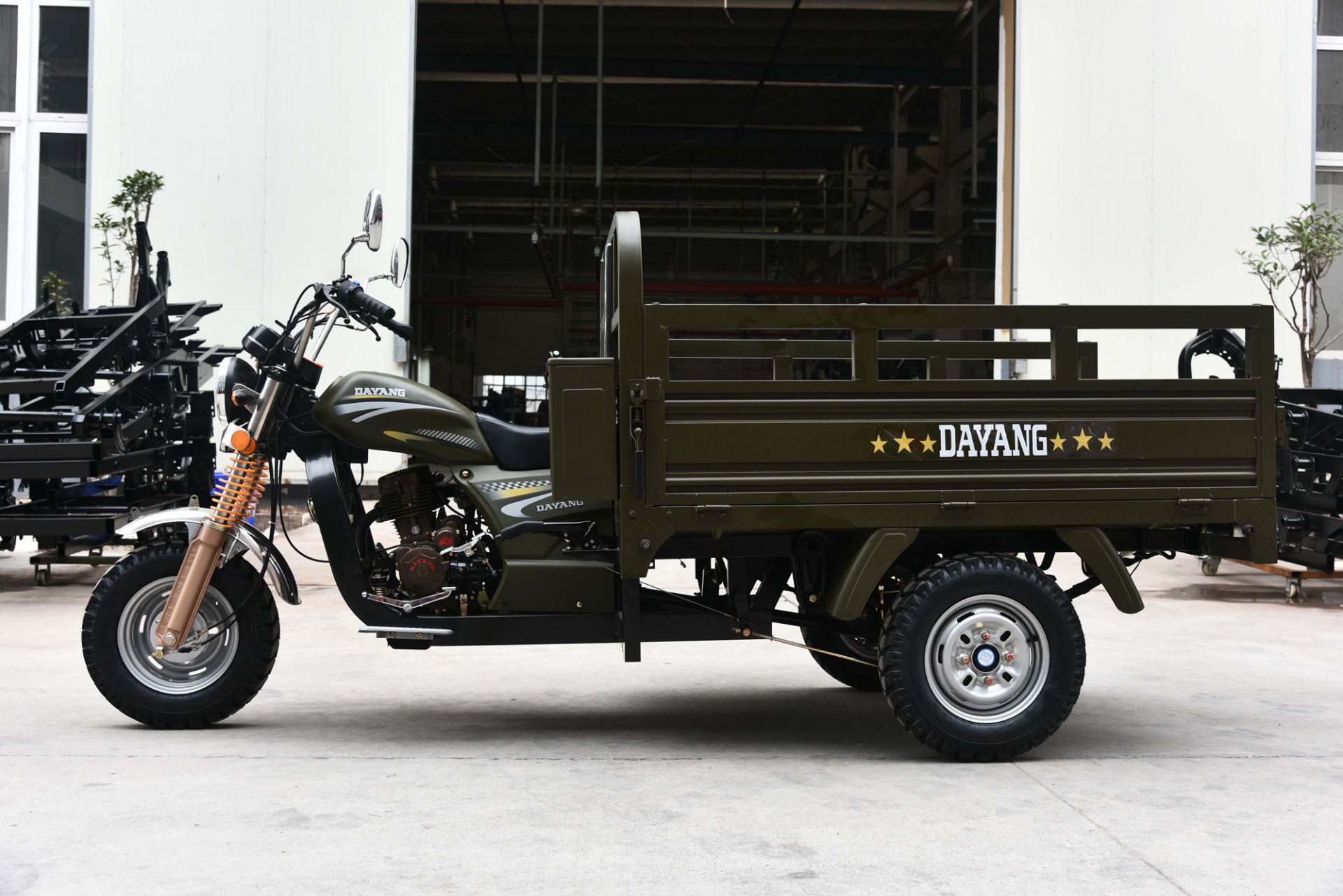 150cc Engine Classical and Light Loading Truck Cargo Tricycle with Hydraulic Rear Brake