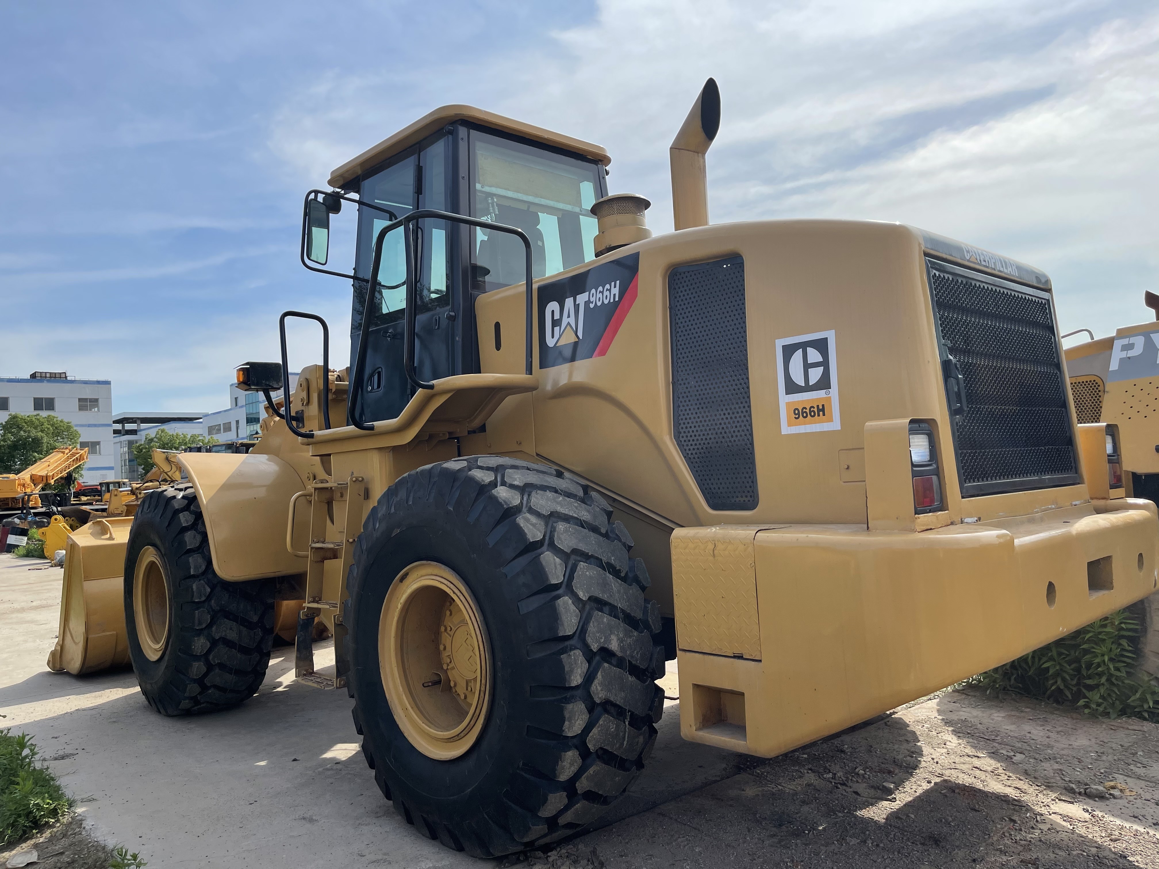 Japan Used Caterpillar Loader In Good Condition 6 Ton Cat 966F CAT 966G 966H Wheel Loaders For Sale