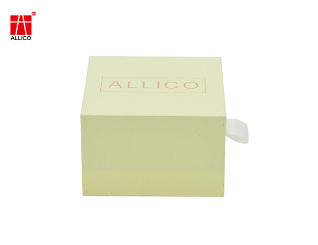 Yellow 800-1800gsm Ring Packaging Box , ISO 50cm X 50cm Gift Box