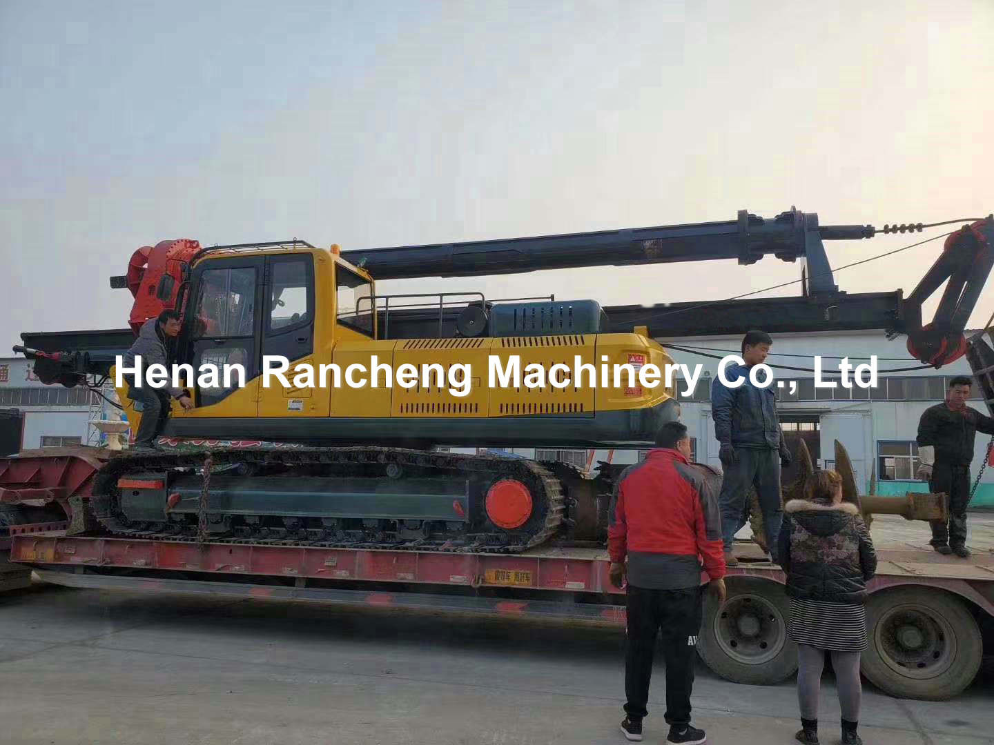 35m Depth Crawler Mounted Rotary Water Well Drilling Rig 154KW Engine Power