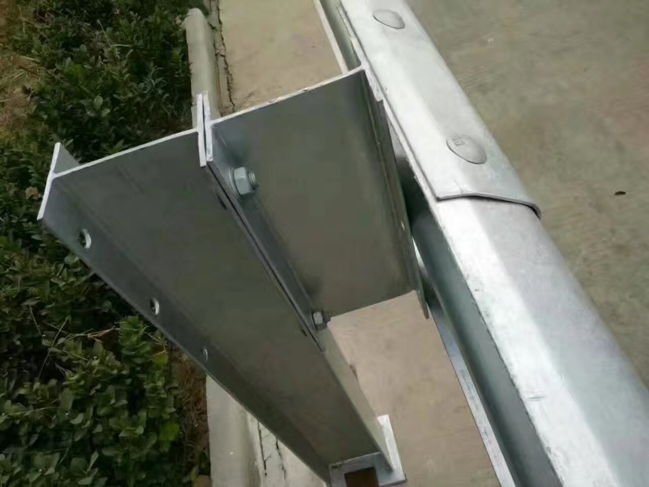 Road Traffic Safe H Post for Security Zinc Coated Galvanized Steel Highway Guardrail