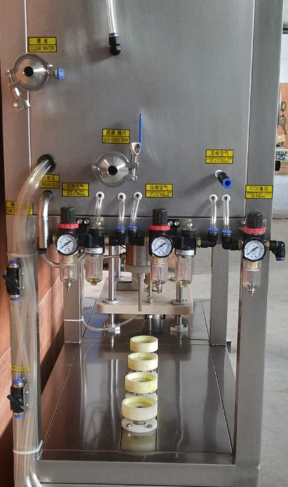 Semi Automatic Beer Can Filling Machine , Sus304 Can Filling Equipment For Brewery