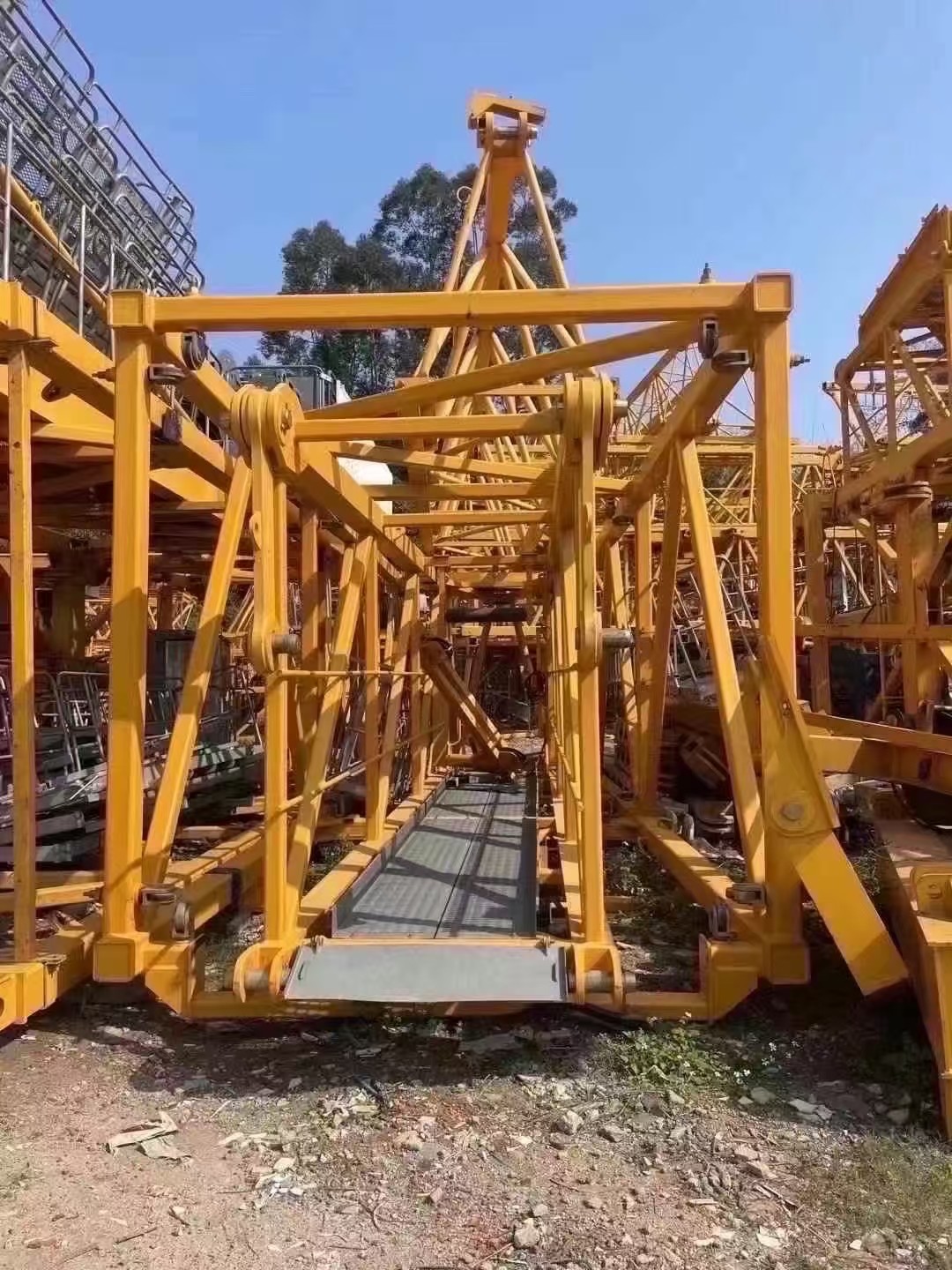 2022 Used Heavy-Duty Construction Cranes 8033-25 with Maximum Lifting Height of 80m and Spare Parts Provided