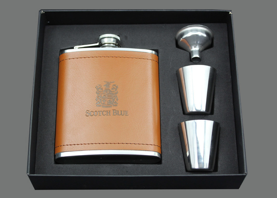 Leather Kitchen Household Items Scottish Hip Flask Set For Outdoor Travel