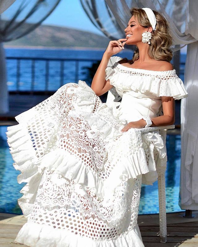 Three Dimensional 115cm Coloured Embroidery Fabric Net Yarn White Lace