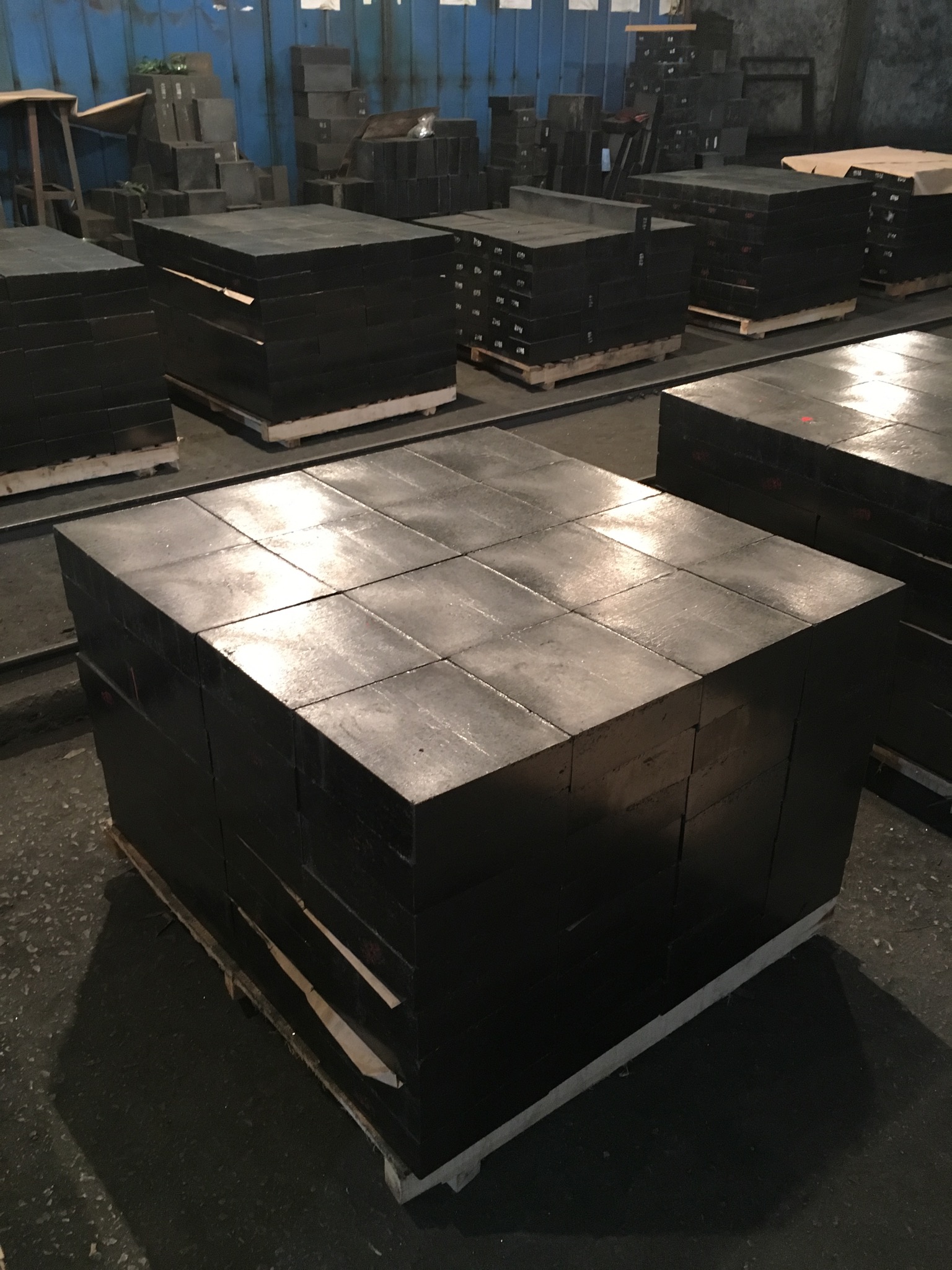 Fire Bricks Magnesia Carbon Bricks to Resist High Temperature 1500C and Erosion Resistance
