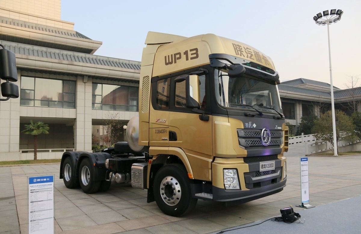 X3000 Highly 2000mm Euro 2/Euro 3/Euro 5 Tractor Truck with Engine Capacity 8L and Air Suspension