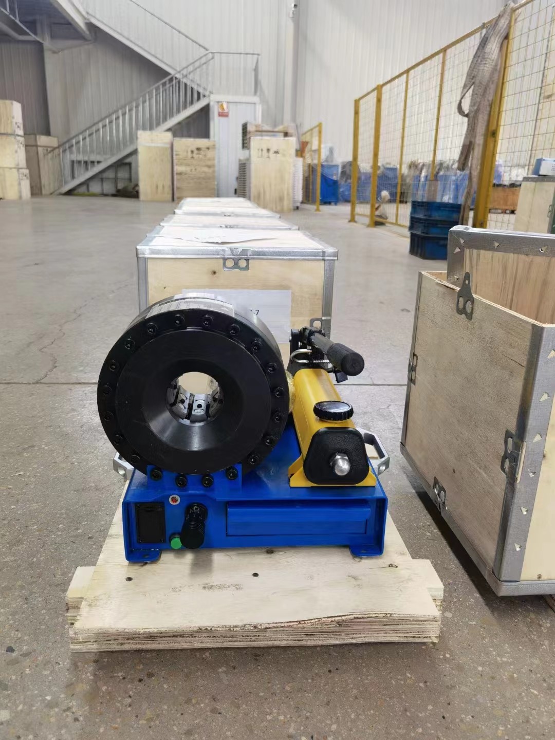 Industrial Blue Color Manual Hose Crimping Machine 10 - 20s/Pcs Speed