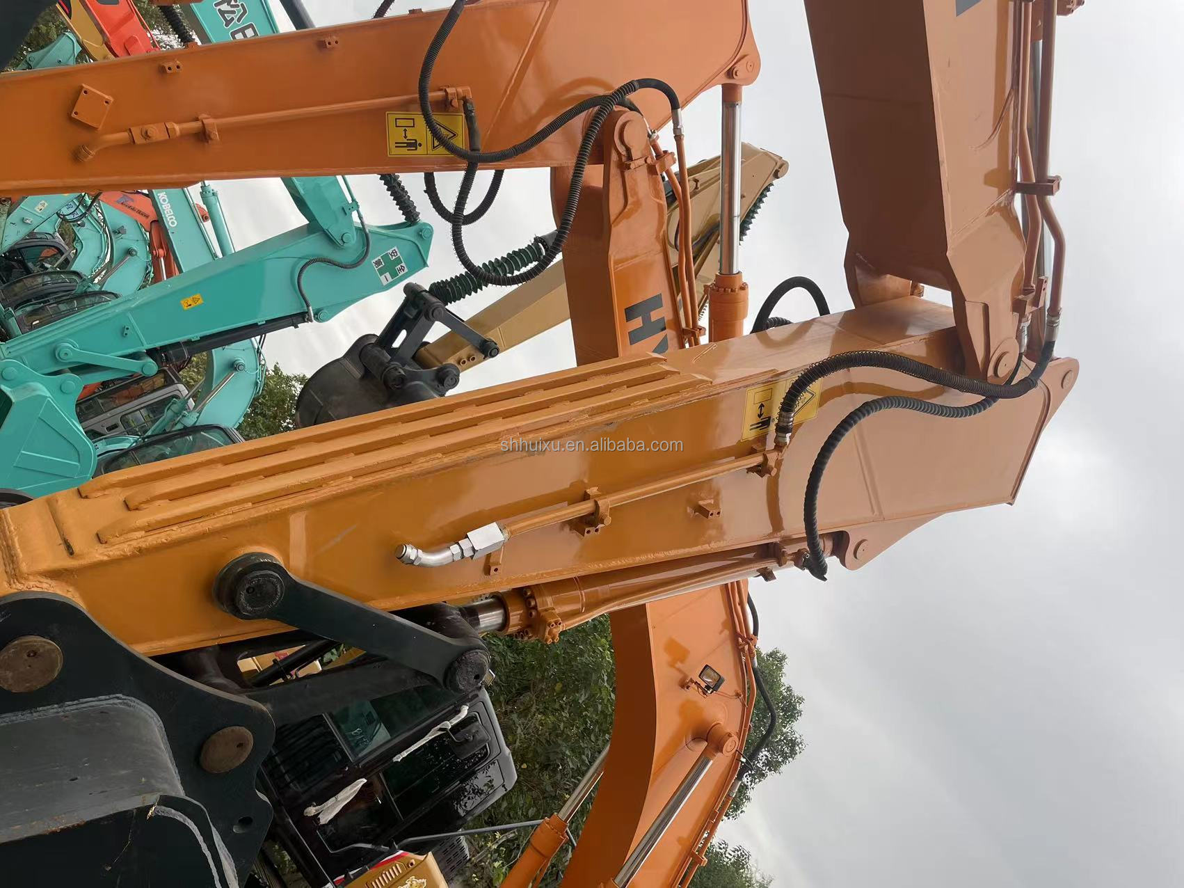 Used Big Crawler Excavator Hyundai 220 Digger Used Large Excavator 22 Tons Second Hand Digger