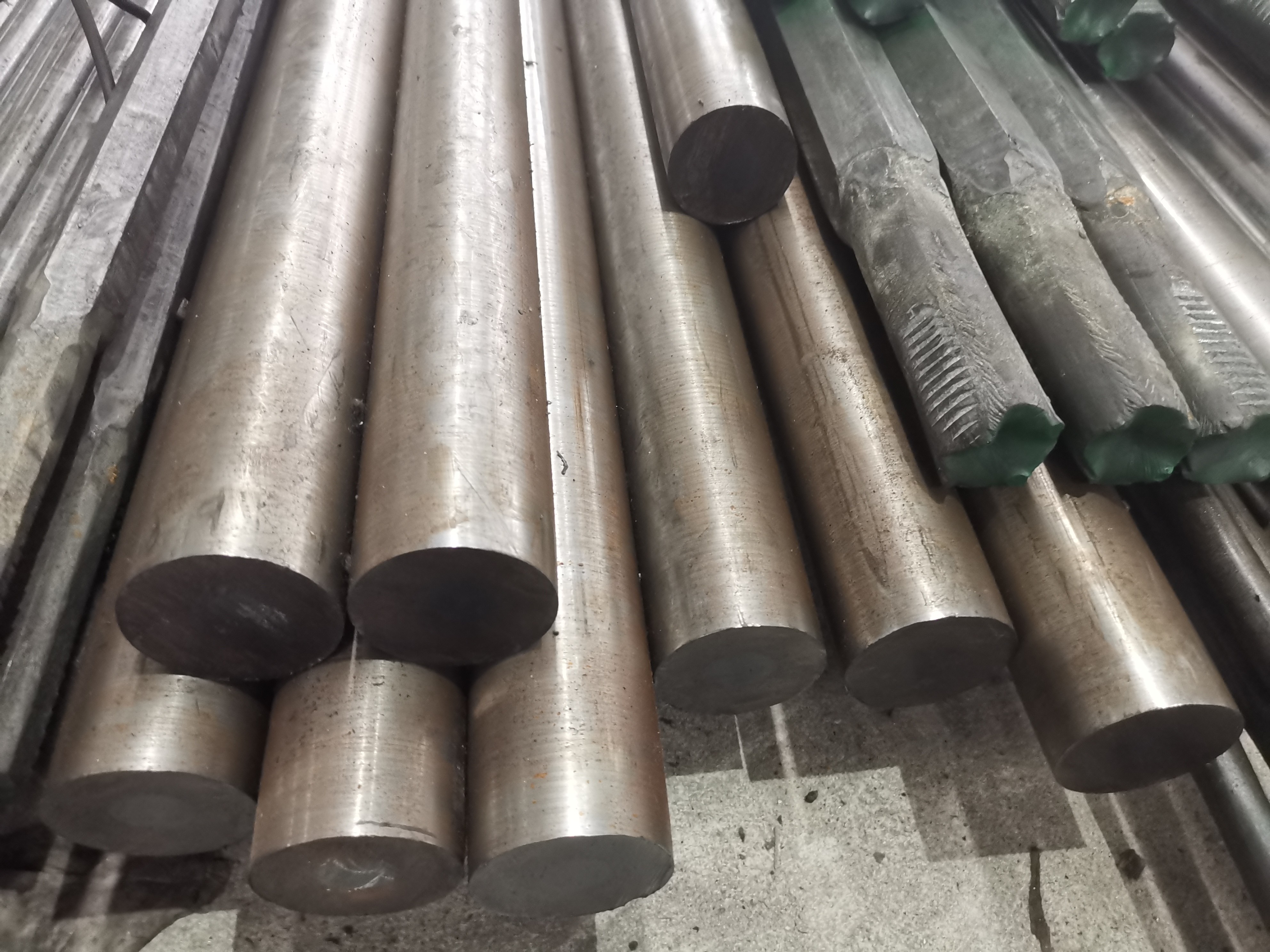 Gcr15 Alloy Steel Round Bar Bright Cold Drawn Bearing Steel SAE52100 / EN31 16*2500mm
