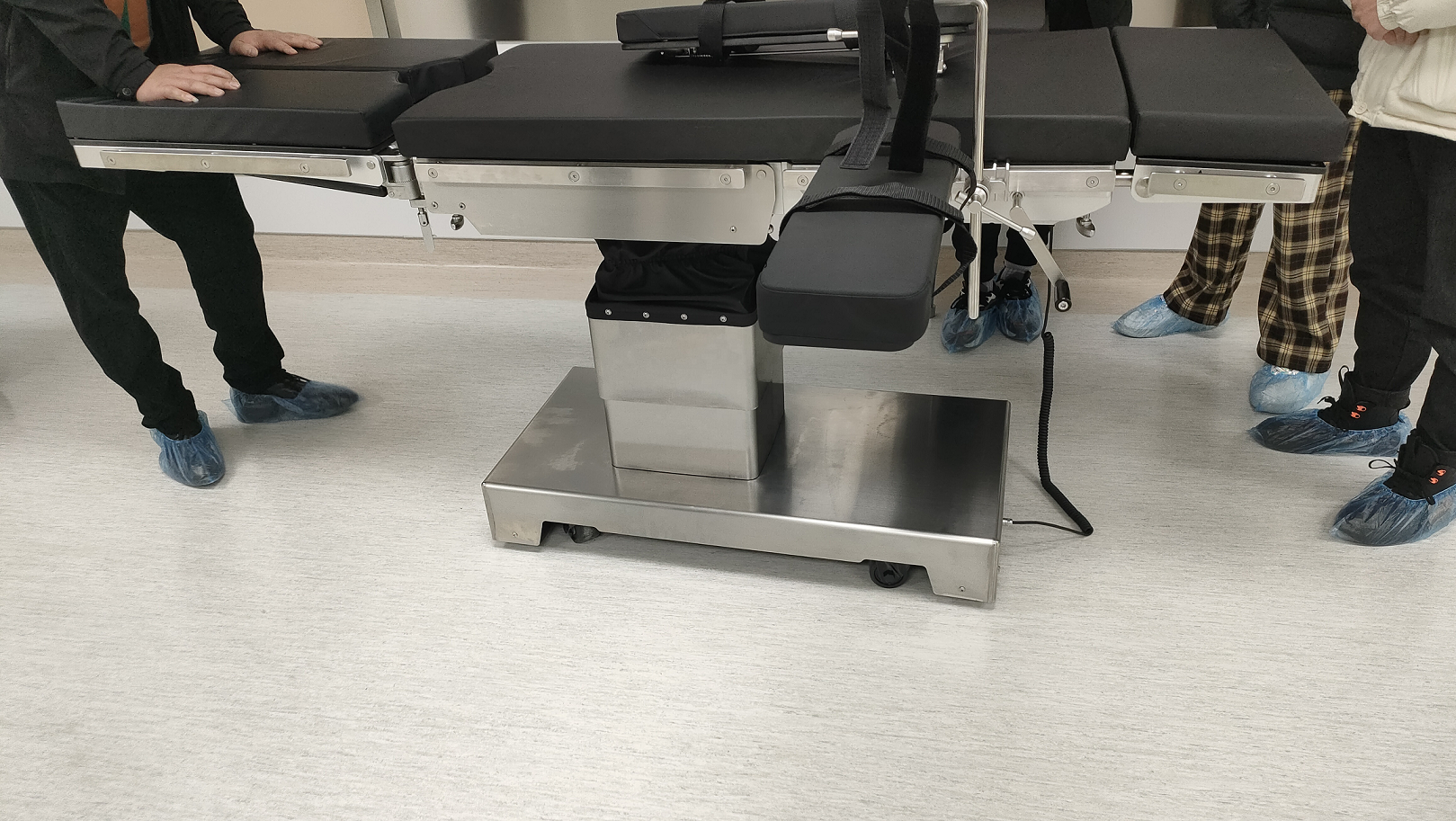 680-1040mm Electro Hydraulic Operating Table Bariatric Operating Table