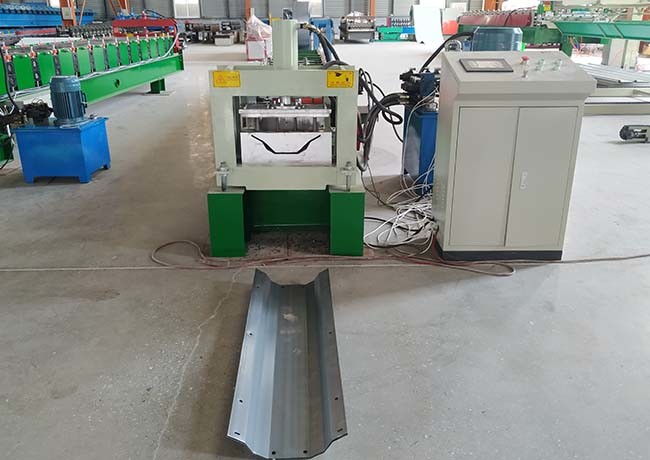 Customized Color Aluminum Gutter Machine , Rain Gutter Machine Input Width 300mm