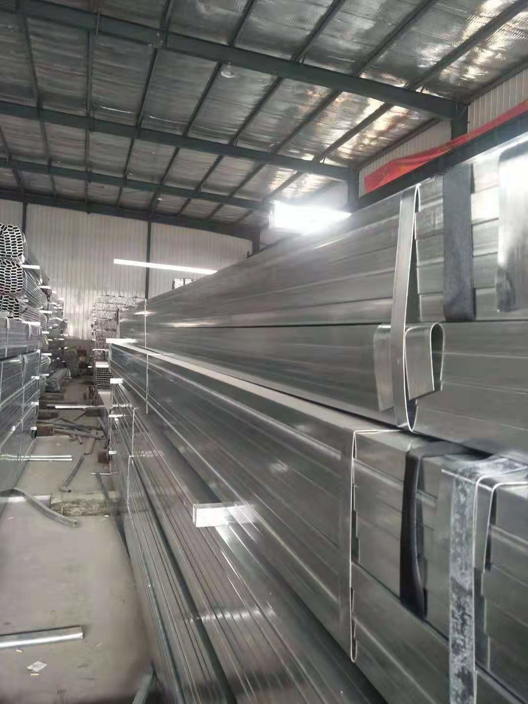 Factory Direct Supply Erw Black Seamless Welded Steel Pipe With Price