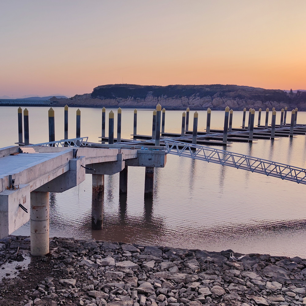WPC Decked Aluminum Floating Docks For Marina Boat Yacht Floating Pontoon Mooring Cleats Included