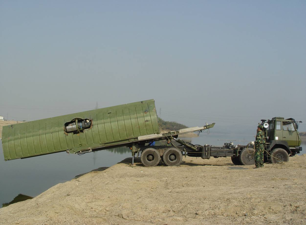 Power pontoon bridge\Power floating bridge