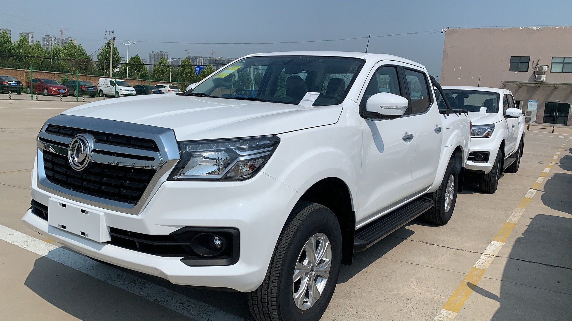 Dongfeng 4WD Pickup Truck with Different Color Diesel Engine and Segement Mini Truck