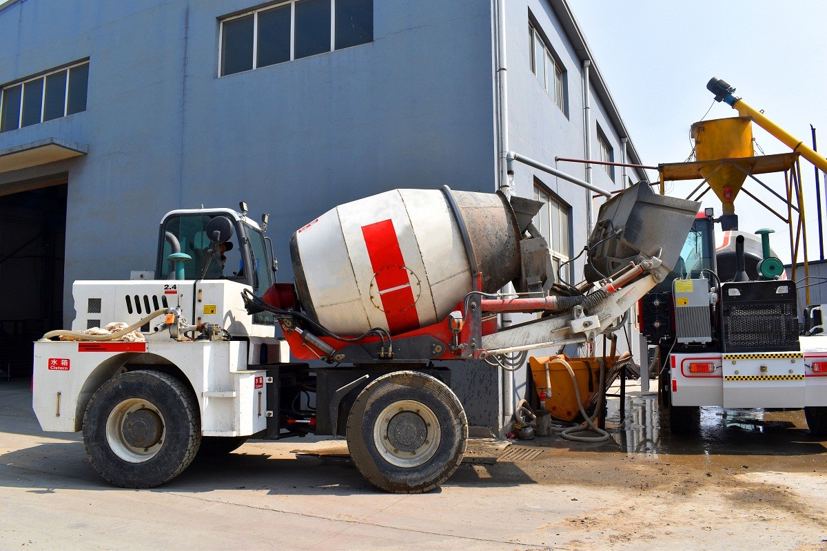 Mixing Equipment 1cbm Self Loading Mobile Concrete Mixer Truck
