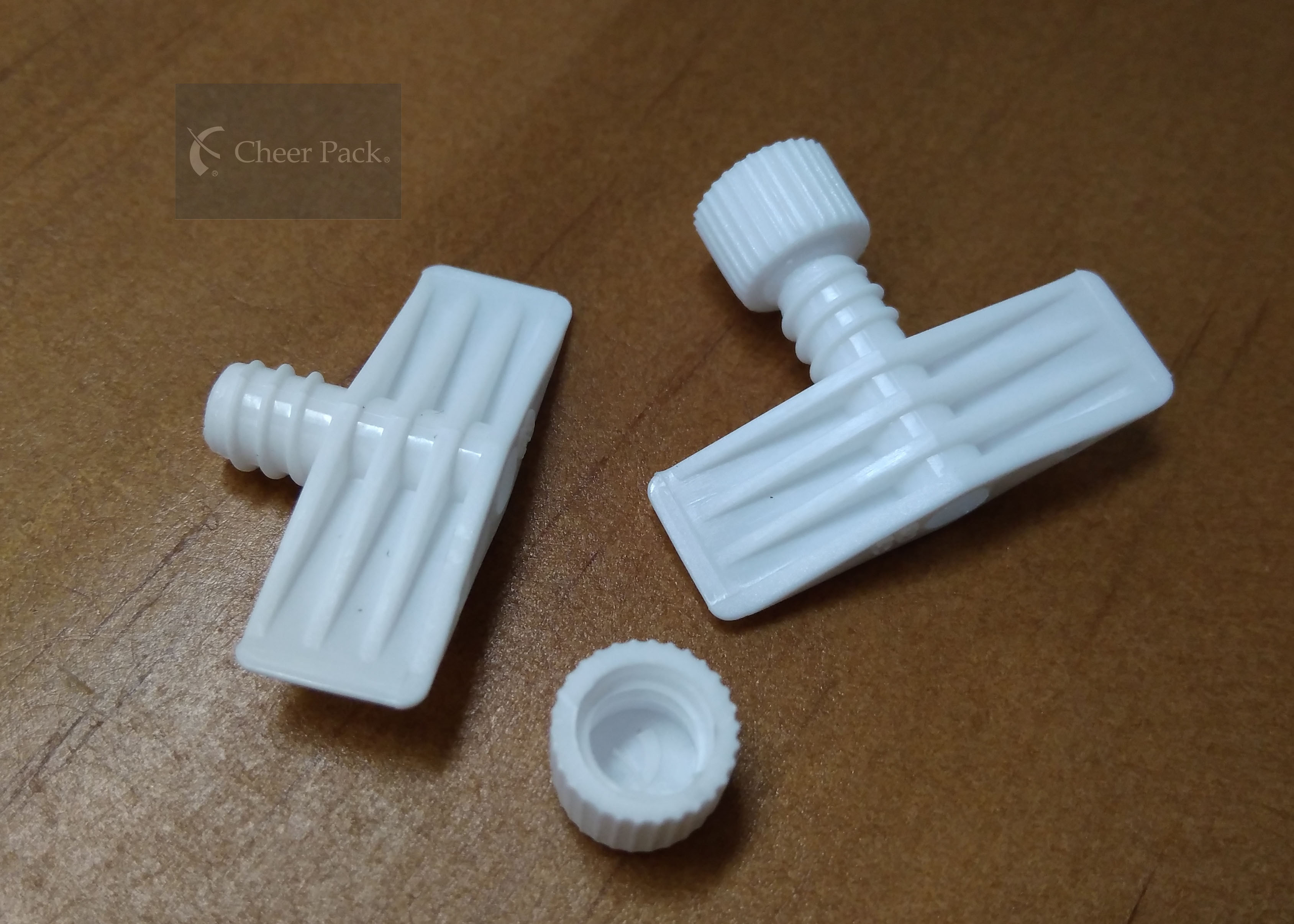 4 Millimeter Diameter Twist Spout Cap For Plastic Doypack , PE Material