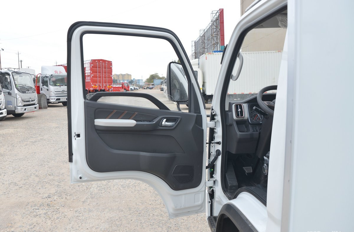 Used Small Trucks Foton Cargo Truck Single Cab 3.6 Meters High 122hp