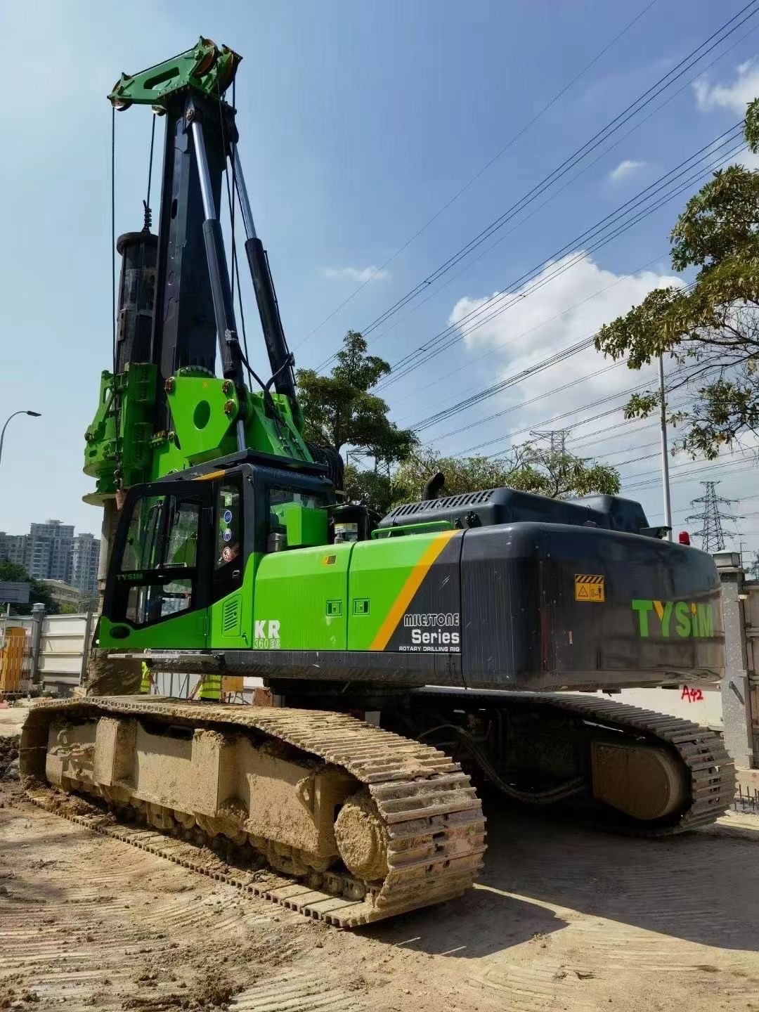 High Performance Fully Hydraulic Rotary Drilling Rig 320kN.M Torque 2000 Diameter Hydraulic Crawler Excavator