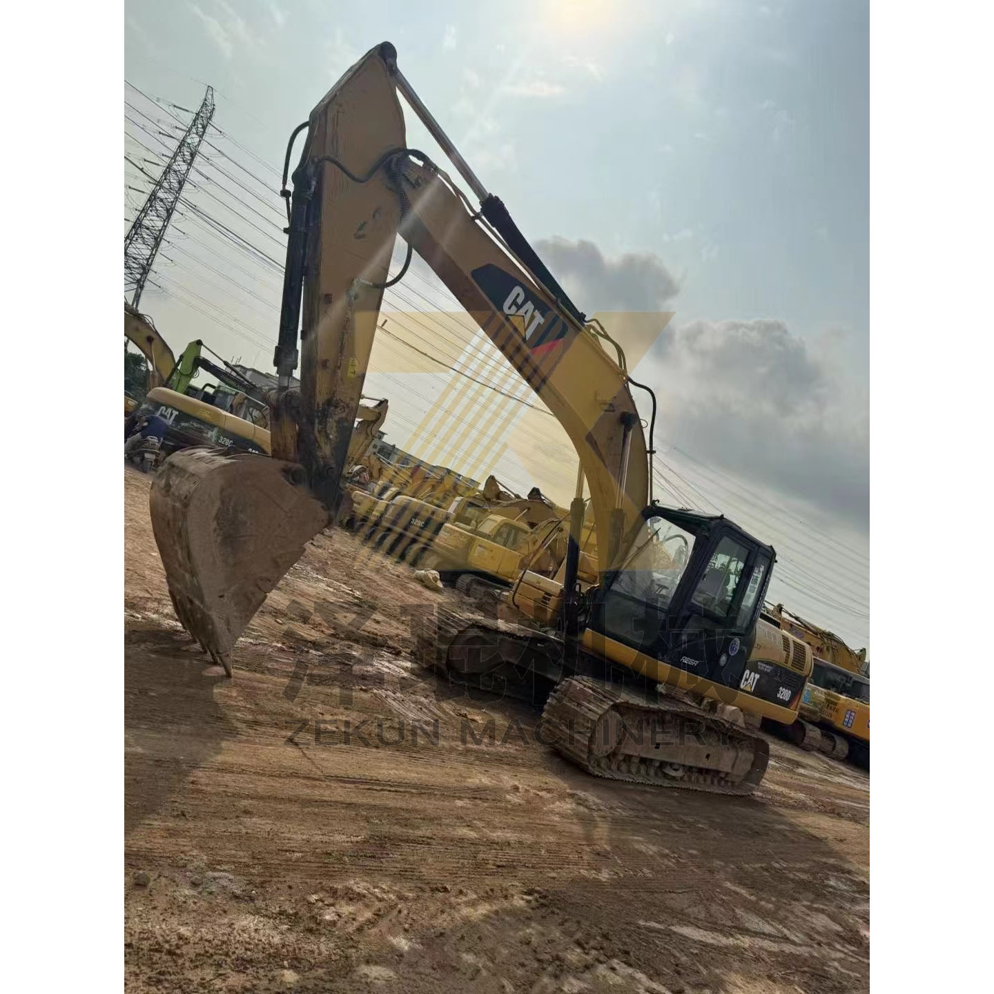 Used Cat 320D Excavator in Japan with 20000 KG Machine Weight in Good Condition