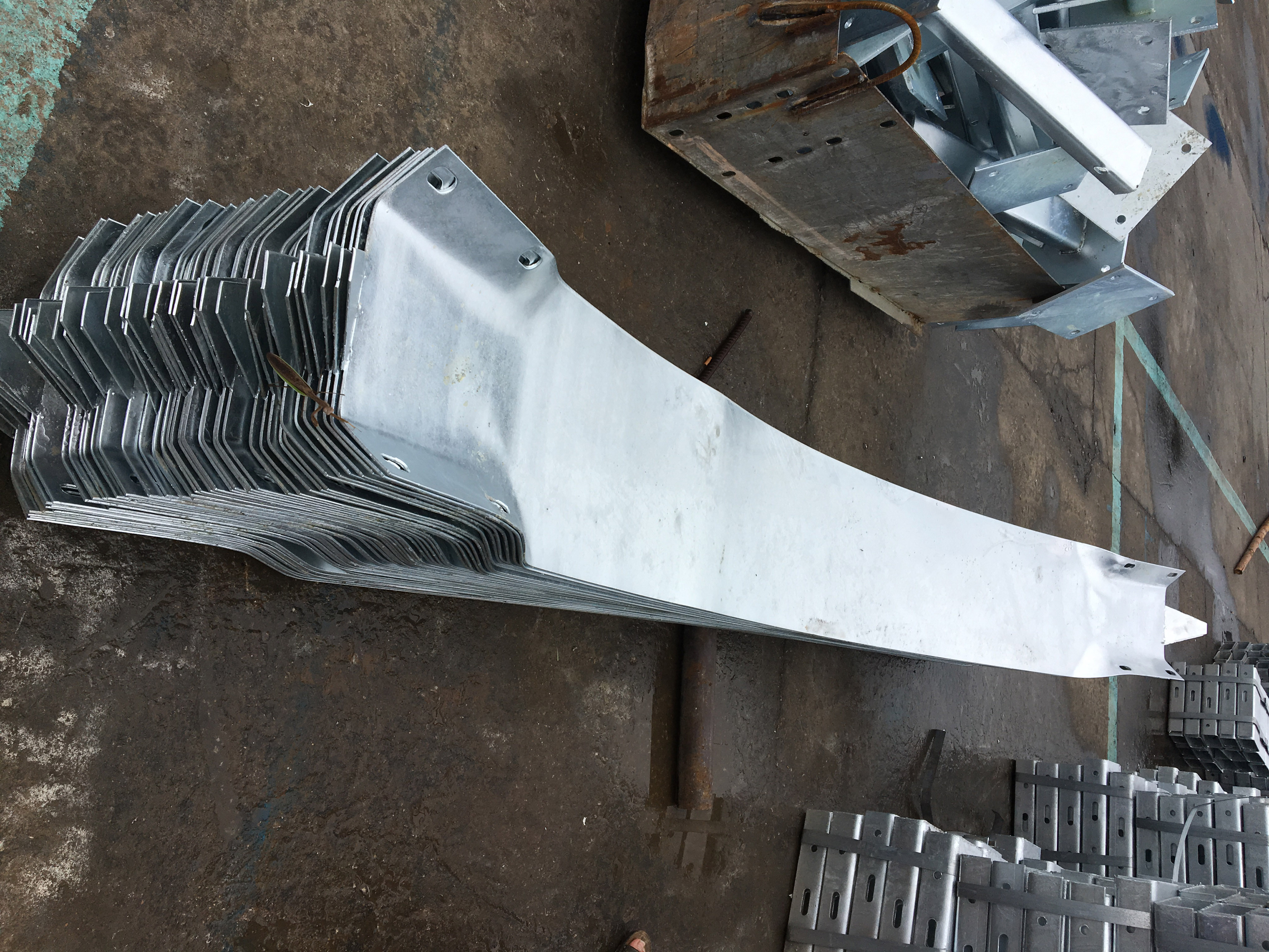 Highway Guardrail Steel Buffer End Galvanized Powder Coated Certified by ISO9001 2000