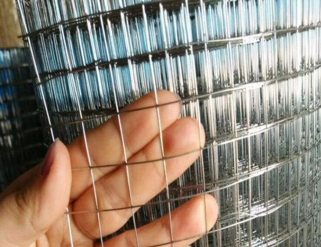 Carbon Steel BWG15 Galvanised Welded Mesh Rolls For Construction Projects