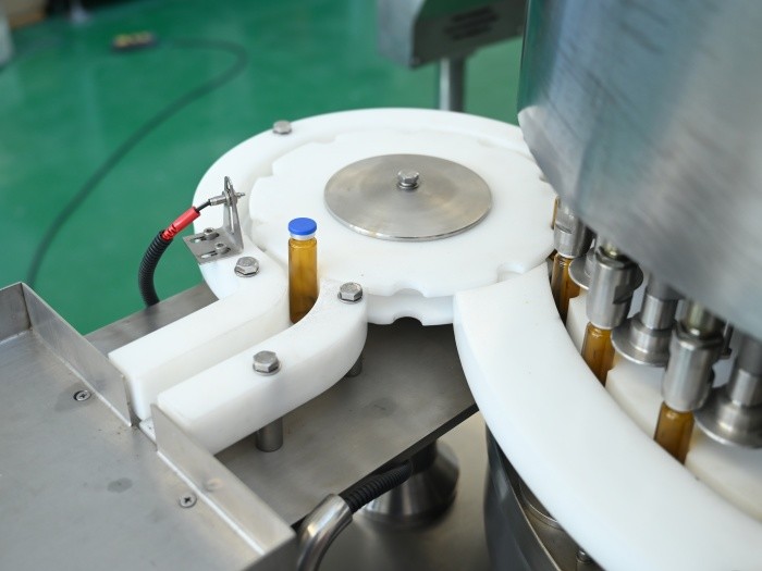 High Speed Filling And Capping Machine For Oral Liquid Glass Vials And PET Bottles With Follow Up Device