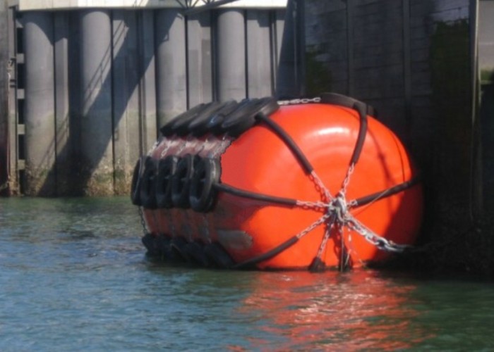 Polyurea Layer Dia 700mm Foam Filled Fender Floating Marine Fenders