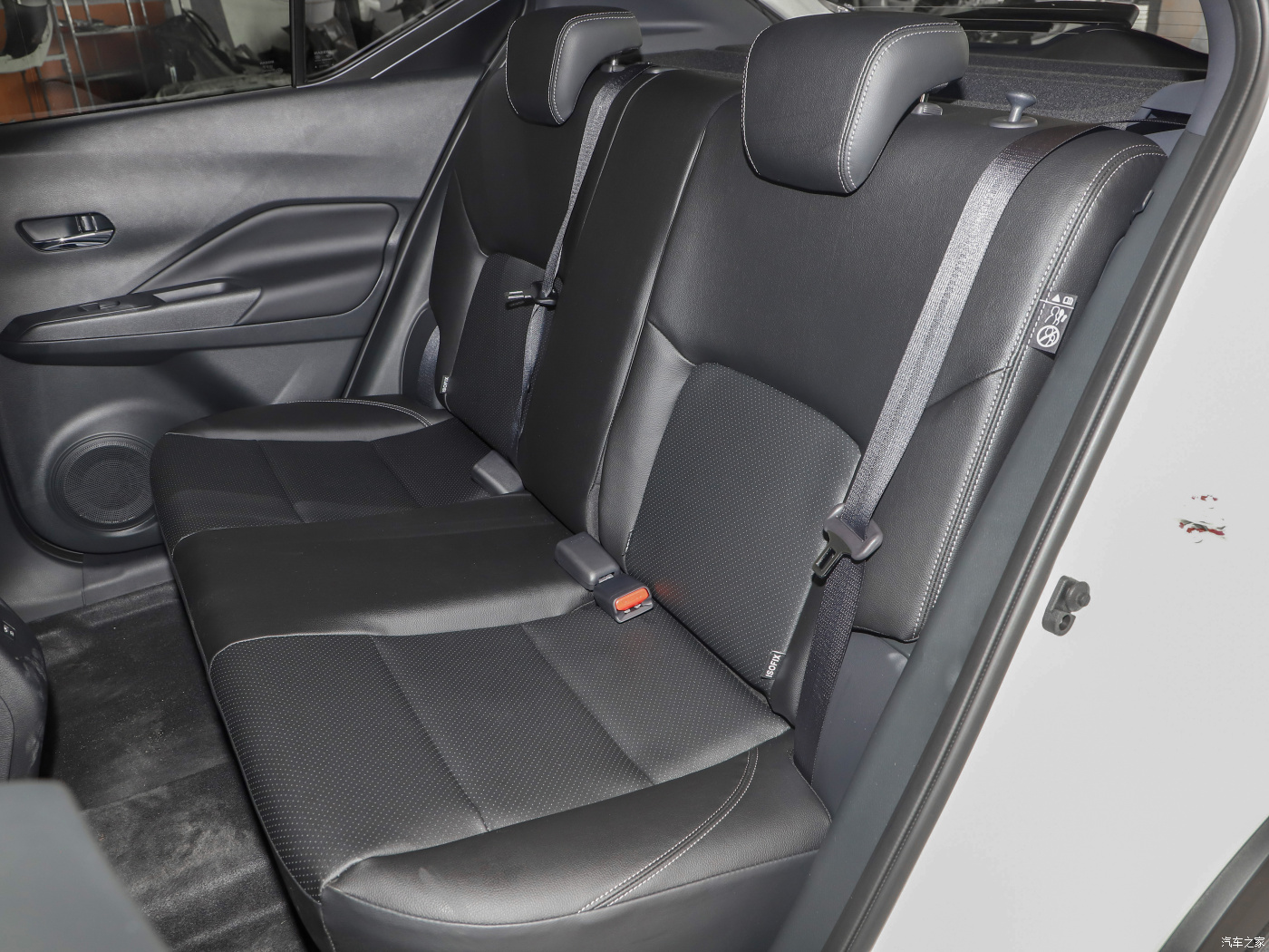 TPMS and Normal Steering Wheel Equipped Nissan KICKS 1.5L CVT 5 Seat Small SUV for Fast Speed Driving
