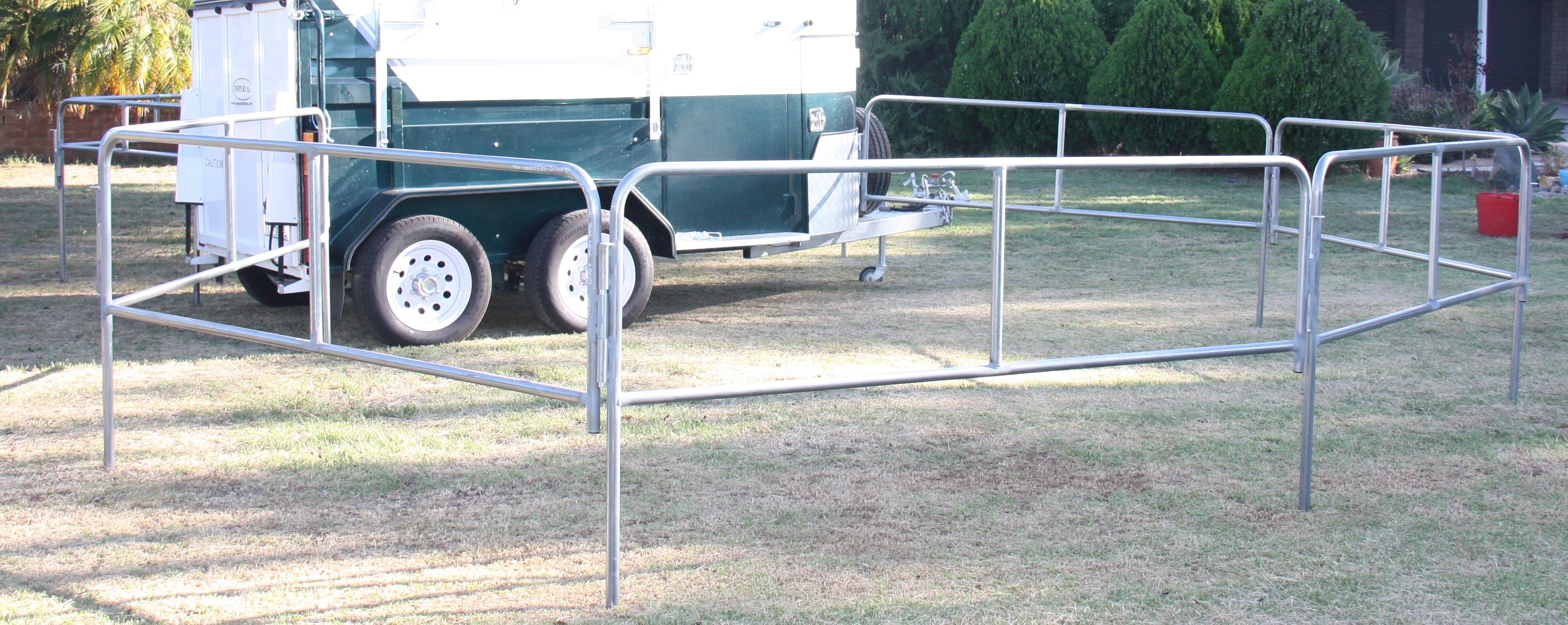 Mobile Rot Proof 1.35m Tall Livestock Handling Equipment For horse float
