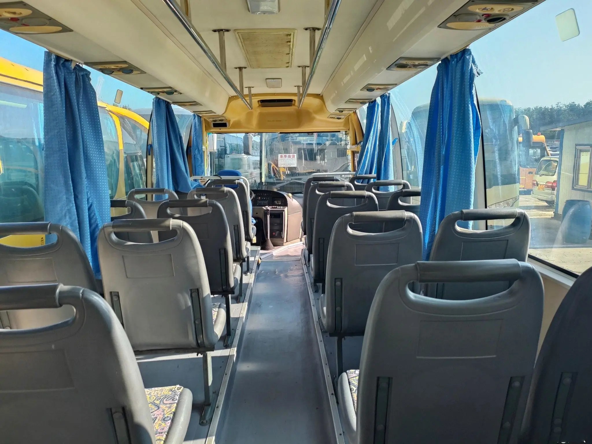 30 Seats Used Passenger Coaches Yellow Color Yuchai Engine Second Hand Yutong ZK6798