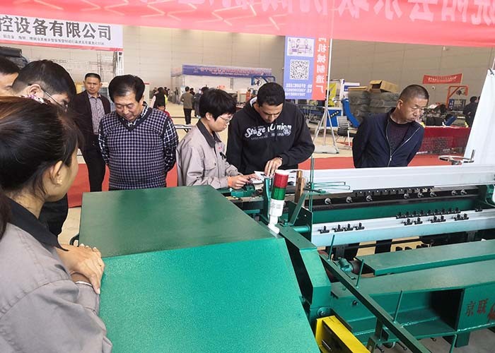 Light - Duty Fully Automatic Crimped Wire Mesh Weaving Machine Low Noise